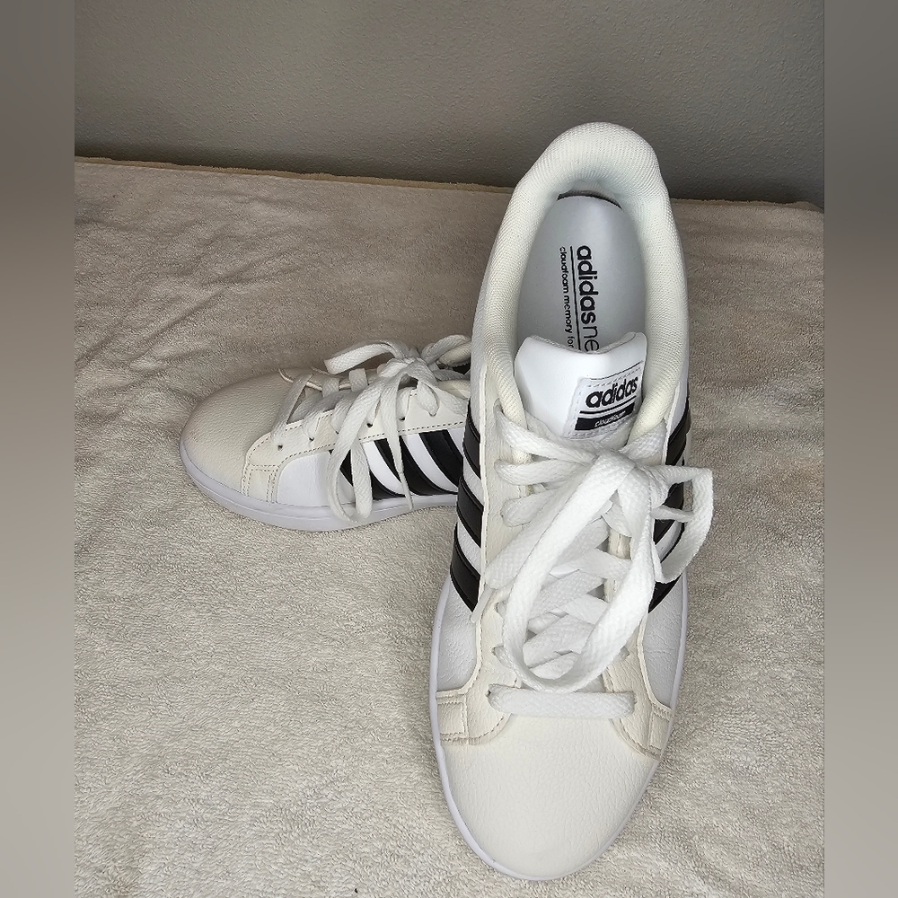 Adidas Blk/white orginals